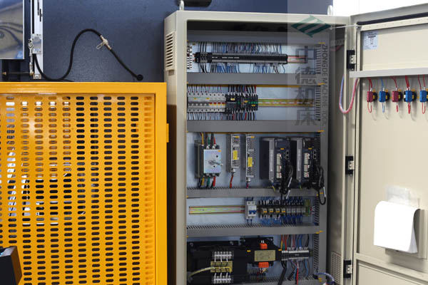 ZDPE10025-ESTUN原廠適配電氣箱總成，抗干擾能力強(qiáng)，電氣運(yùn)行穩(wěn)定.jpg